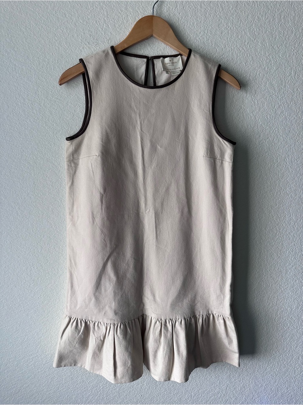 Kate Spade New York Sleeveless Ruffle Hem Shift Dress Cream Brown Trim size 6